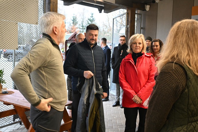 FOTO: Prezident Petr Pavel spolu se svou ženou v Karlovarském kraji. – stránka 138