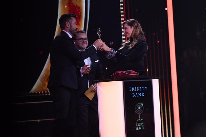 FOTO: Cenu za nejoblíbenější písničku posluchačů známého rádia si odnesl Marek Ztracený. – stránka 638