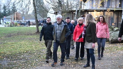 FOTO: Petr Pavel a Eva Pavlová vyráží na procházku.