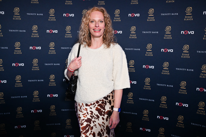 FOTO: Kristina Kloubková dorazila v dobré náladě. – stránka 1