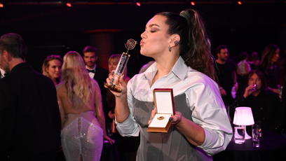 FOTO: Farna se pochlubila novou soškou zlatého Slavíka. Ewa měla z triumfu radost.