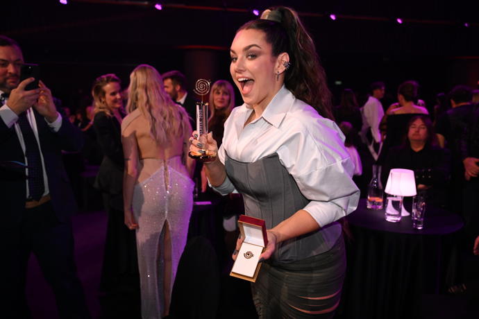 FOTO: Farna se pochlubila novou soškou zlatého Slavíka. Ewa měla z triumfu radost. – stránka 601