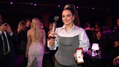 FOTO: Farna se pochlubila novou soškou zlatého Slavíka. Ewa měla z triumfu radost.