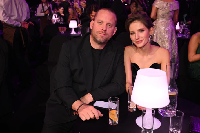 FOTO: Jakub Prachař se Sárou Sandevou. – stránka 595