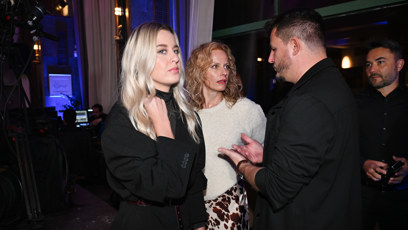 FOTO: Barbora Šimková a Roman Staša při konverzaci s Kristinou Kloubkovou.