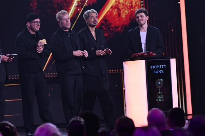 FOTO: Mirai měli z třetího místa v kategorii kapela roku radost. – stránka 536