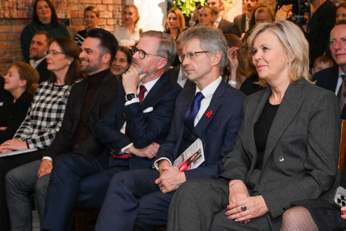 FOTO: Eva Pavlová rozdávala úsměvy na všechny strany. – stránka 13