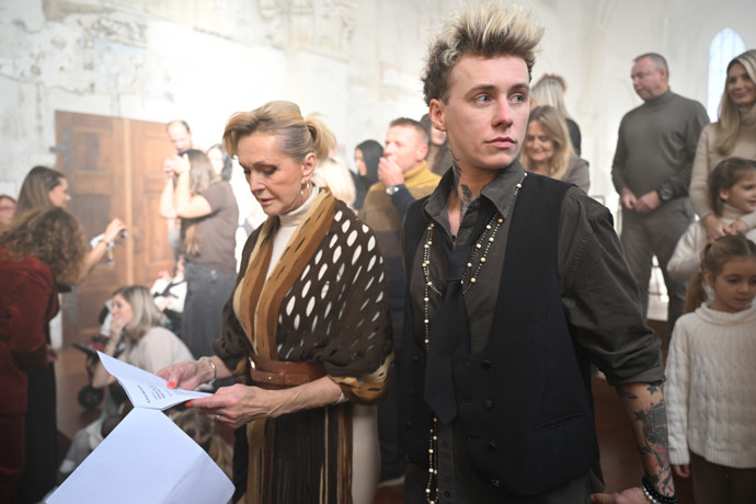 FOTO: Helena Vondráčková a Vojta Drahokoupil. – stránka 14