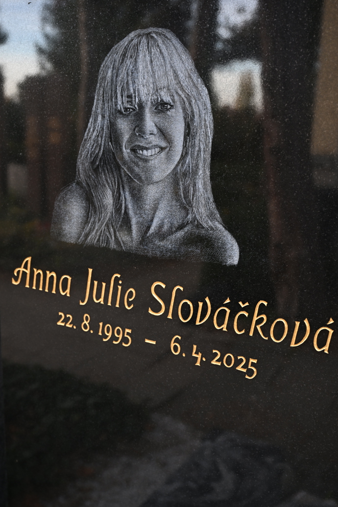 FOTO: Anička Slováčková byla národem milovaná. – stránka 1