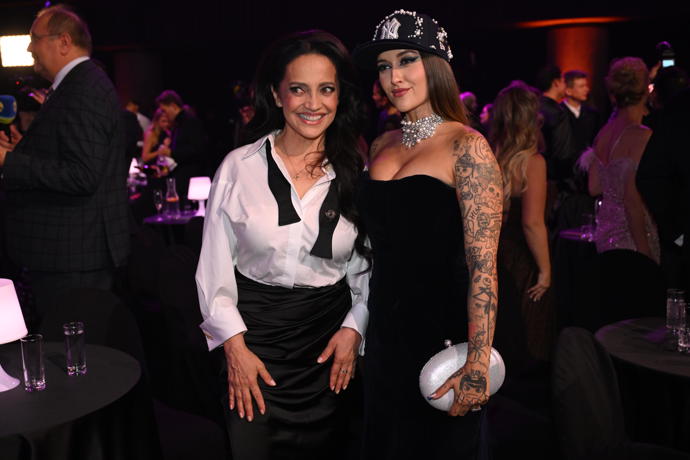 FOTO: Lucie Bílá s Sharlotou. – stránka 496