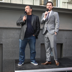 Moderátorská dvojice Patrik Hezucký a Leoš Mareš.