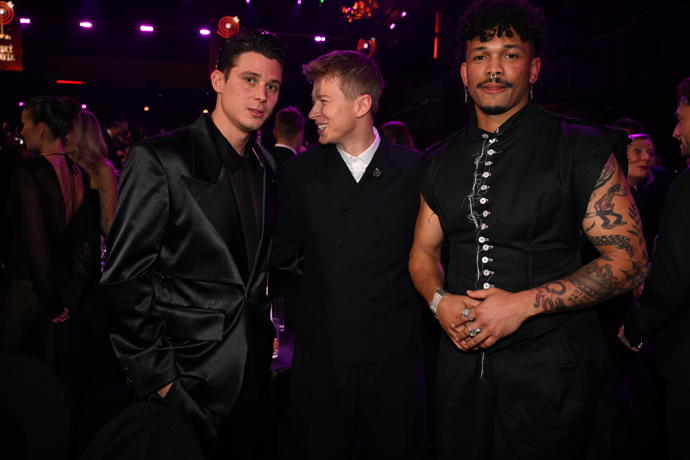 FOTO: Sebastian Navrátil, Adam Mišík a Ben Cristovao. – stránka 494