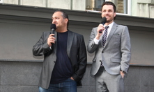 Moderátorská dvojice Patrik Hezucký a Leoš Mareš.