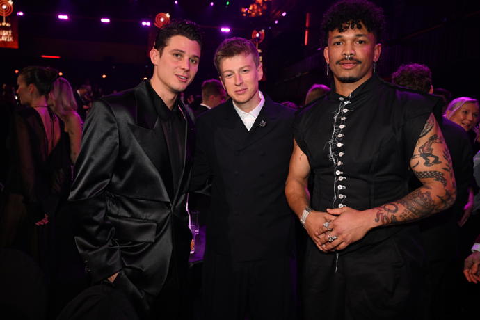 FOTO: Sebastian Navrátil, Adam Mišík a Ben Cristovao. – stránka 493