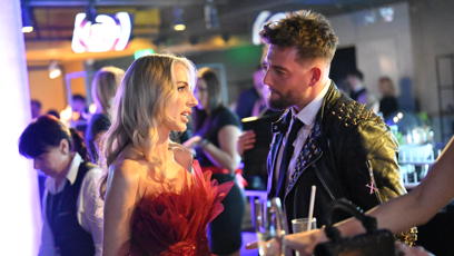 FOTO: Honza Kopečný měl oči pro tuto krásku.