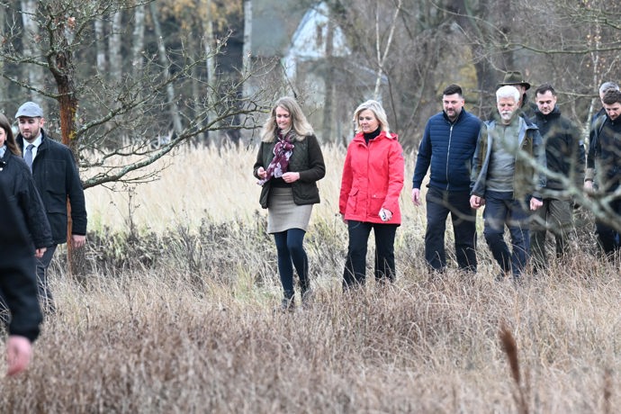 FOTO: Petr Pavel a Eva Pavlová na procházce v rezervaci Soos. – stránka 251