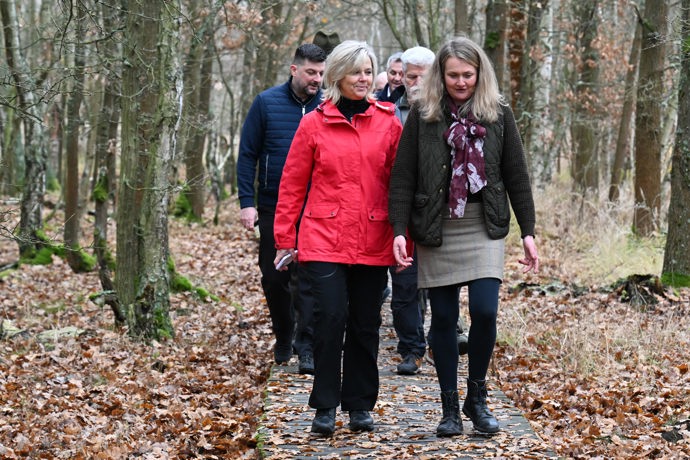 FOTO: Petr Pavel a Eva Pavlová na procházce v rezervaci Soos. – stránka 250