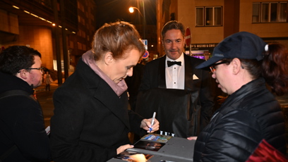 FOTO: Barbora Munzarová podepisovala i fotky.