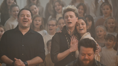 FOTO: Vojta Drahokoupil má ve videoklipu opět Veroniku Čermák Mackovou.