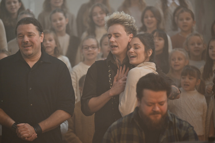 FOTO: Vojta Drahokoupil a Veronika Čermák Macková v objetí. – stránka 3