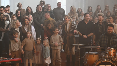 FOTO: Ve videoklipu se objeví mnoho známých tváří.