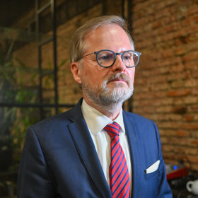 Premiér v demisi Petr Fiala.