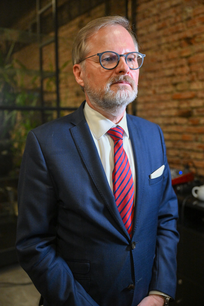 FOTO: Premiér v demisi Petr Fiala. – stránka 23