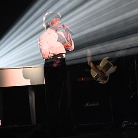 Ben Cristovao a jeho Omluva. 