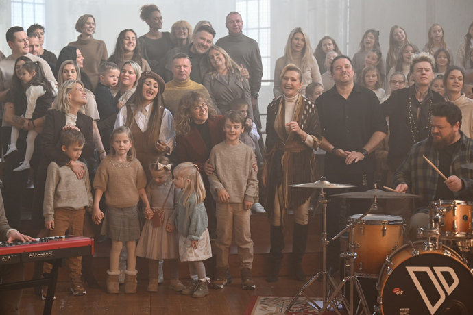 FOTO: Videoklip Vojtěcha Drahokoupila nabízí hvězdné obsazení. – stránka 9