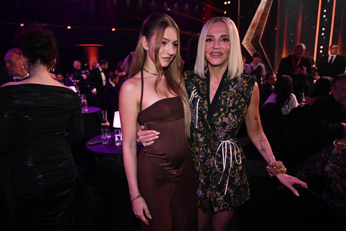 FOTO: Dara Rolins s dcerou Lolou. – stránka 455