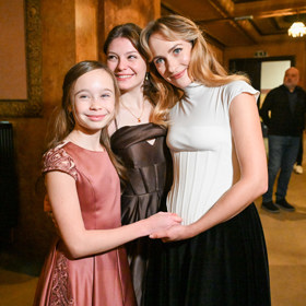 Valentýna Bečková se Sophií Šporclovou a Elizavetou Maximovou. 