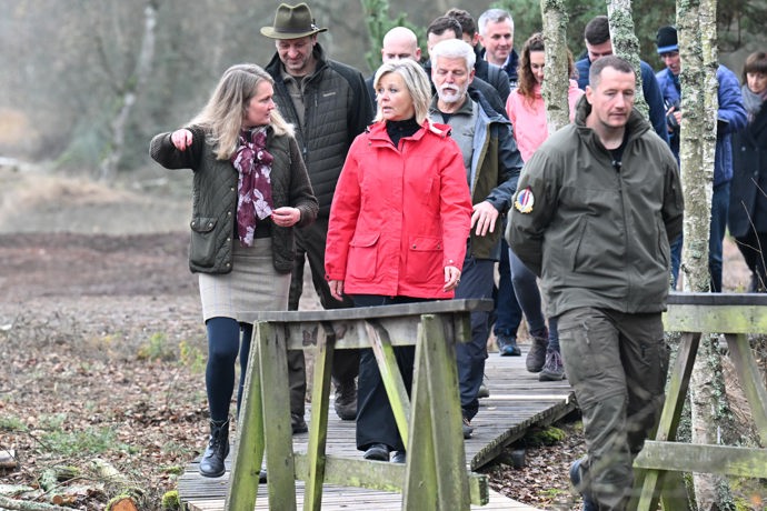 FOTO: Petr Pavel a Eva Pavlová na procházce v rezervaci Soos. – stránka 245