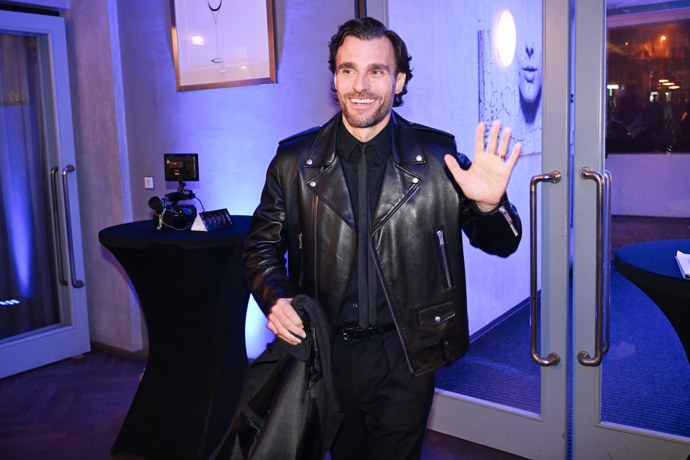 FOTO: Leoš Mareš dorazil ve velmi dobré náladě. – stránka 152