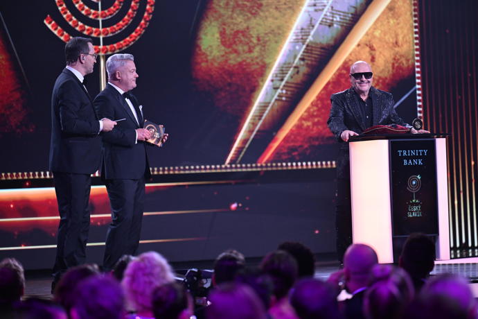 FOTO: Michal David předal cenu Objev roku. – stránka 416