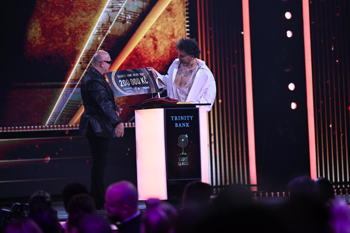 FOTO: Renne Dang se stal objevem roku a to po deseti letech své aktivní kariéry. Finanční výhru se pak rozhodl věnovat charitativním účelům. – stránka 402