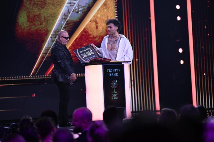 FOTO: Renne Dang se stal objevem roku a to po deseti letech své aktivní kariéry. Finanční výhru se pak rozhodl věnovat charitativním účelům. – stránka 401