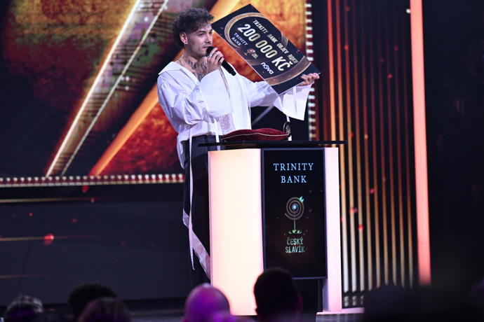 FOTO: Renne Dang se stal objevem roku a to po deseti letech své aktivní kariéry. Finanční výhru se pak rozhodl věnovat charitativním účelům. – stránka 400