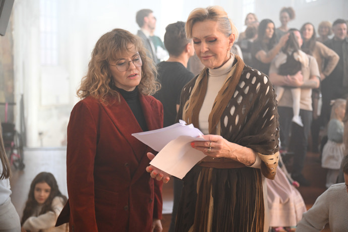 FOTO: Helena Vondráčková a Marta Jandová během příprav. – stránka 6