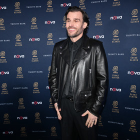 Leoš Mareš je svému kamarádovi oporou.