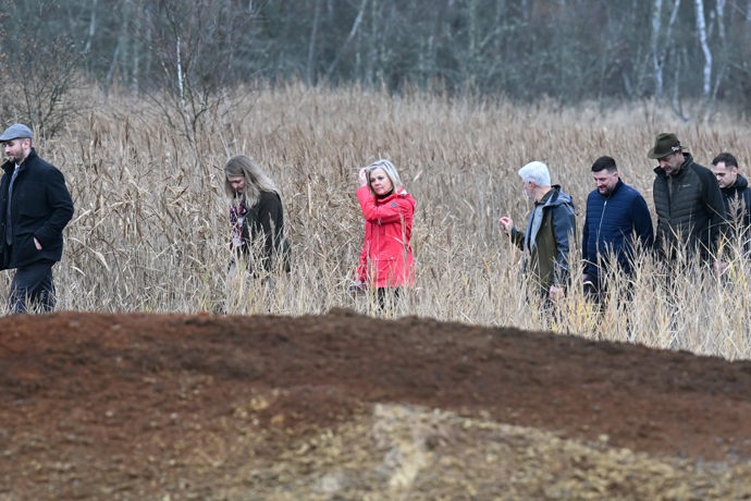 FOTO: Petr Pavel a Eva Pavlová na procházce v rezervaci Soos. – stránka 159