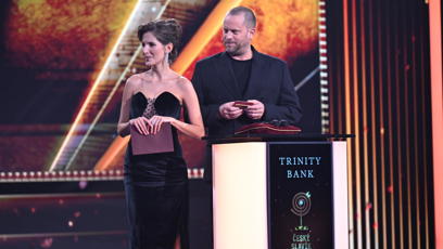 FOTO: Jakub Prachař a Sára Sandeva předali bronzového Slavíka v kategorii zpěvák.