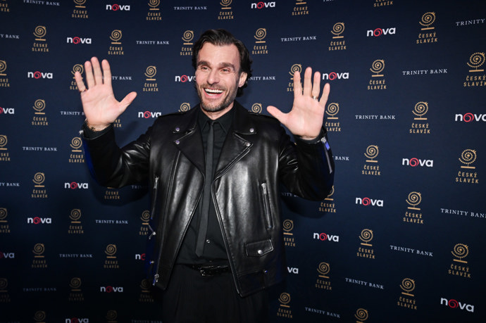 FOTO: Leoš Mareš se usmíval od ucha k uchu. – stránka 84