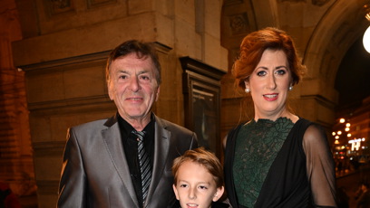 FOTO: Pavel Trávníček dorazil do Národního divadla po boku své manželky Moniky a syna.