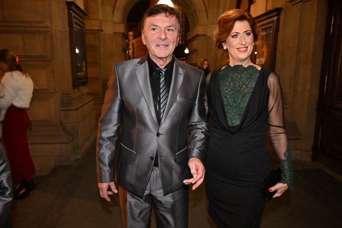 FOTO: Pavel Trávníček po boku své ženy Moniky. – stránka 136