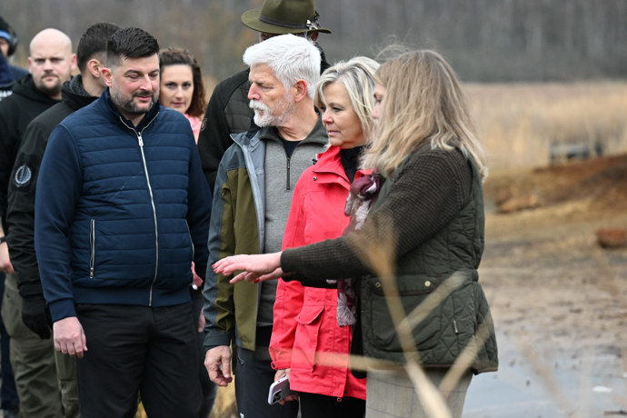 FOTO: Eva Pavlová spolu s manželem Petrem Pavlem vyrazili do přírody. – stránka 135