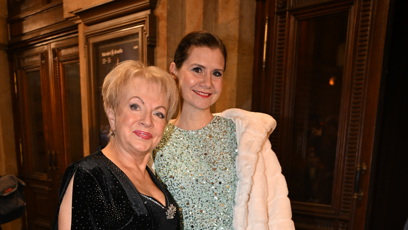 FOTO: Národní divadlo se plní hvězdnými hosty.