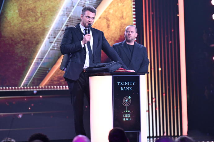 FOTO: Bronzovým Slavíkem se stal Vojtěch Dyk. – stránka 389