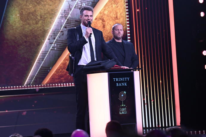 FOTO: Bronzovým Slavíkem se stal Vojtěch Dyk. – stránka 388