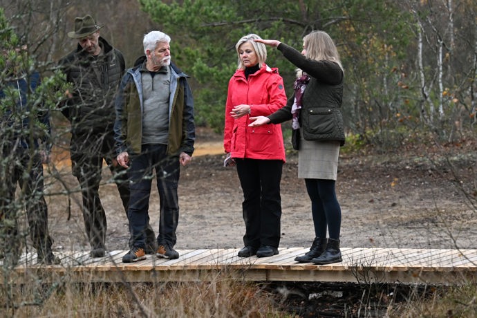 FOTO: Petr Pavel a Eva Pavlová na procházce v rezervaci Soos. – stránka 156