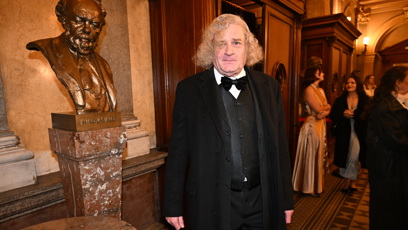 FOTO: Národní divadlo se plní hvězdnými hosty.